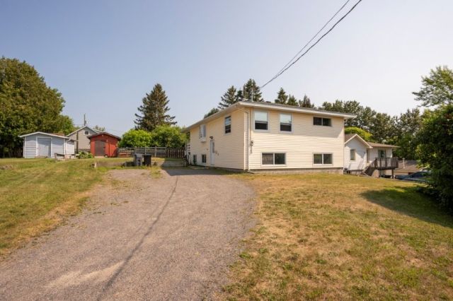 40 Lawrence Avenue