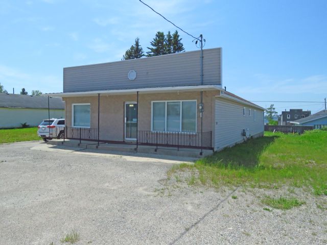 120 Dieppe Rd Longlac