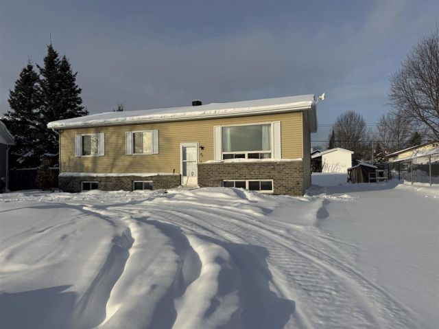 25 Brooks Avenue Manitouwadge ON